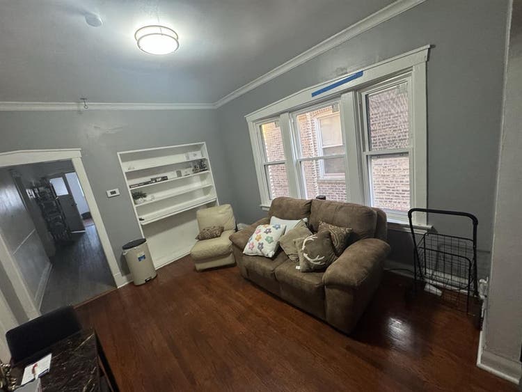 I’m looking for a roommate