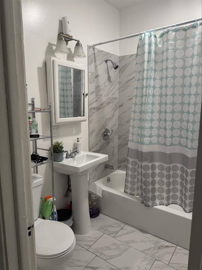 I’m looking for a roommate