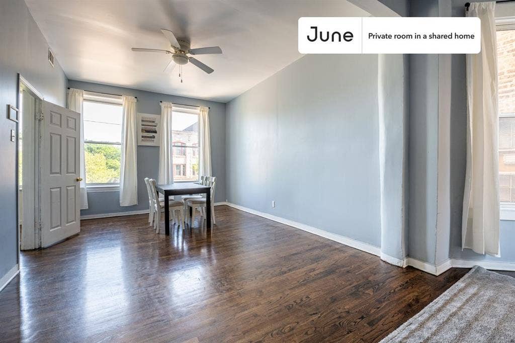 3 BR in Chicago