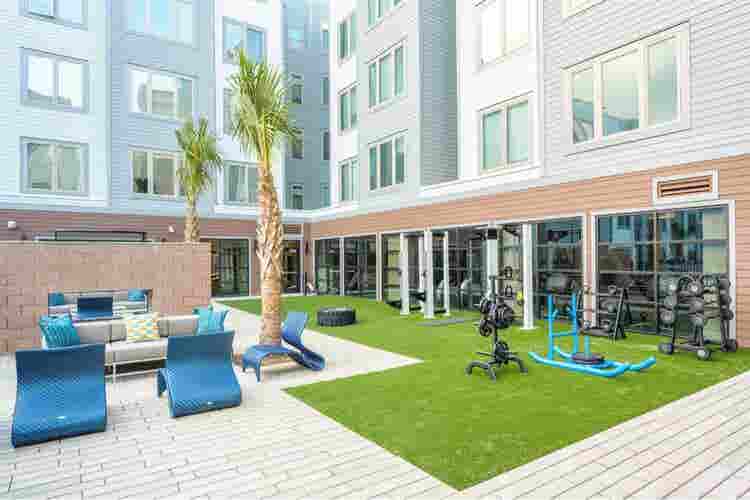 URGENT* sublet at the metropolitan