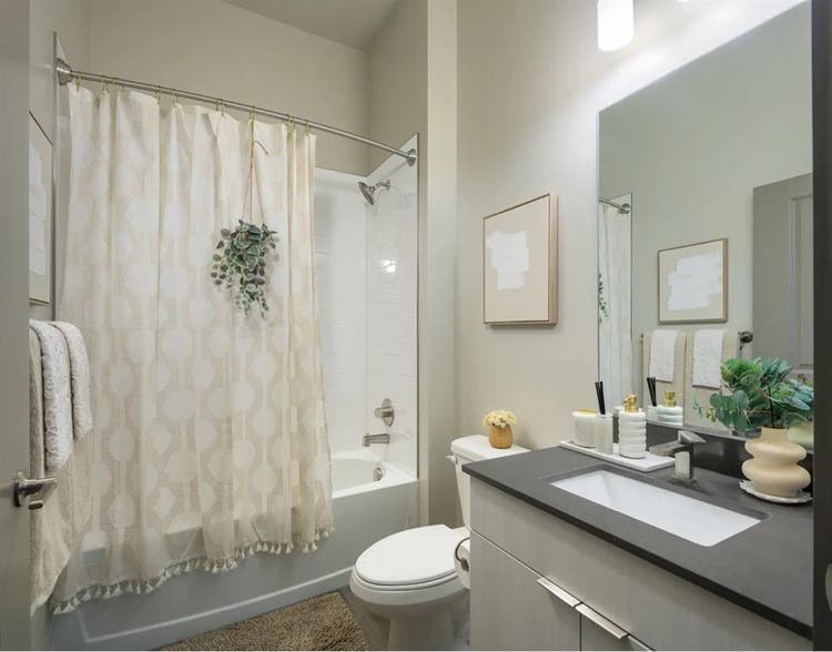 URGENT* sublet at the metropolitan