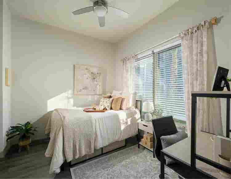 URGENT* sublet at the metropolitan