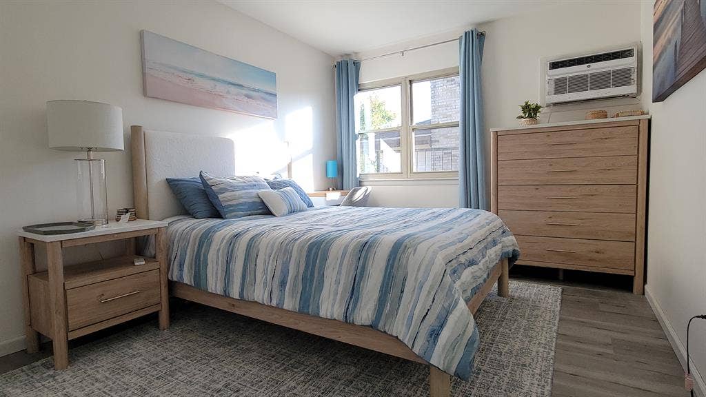 Furnished Room + Bath w Free Utils