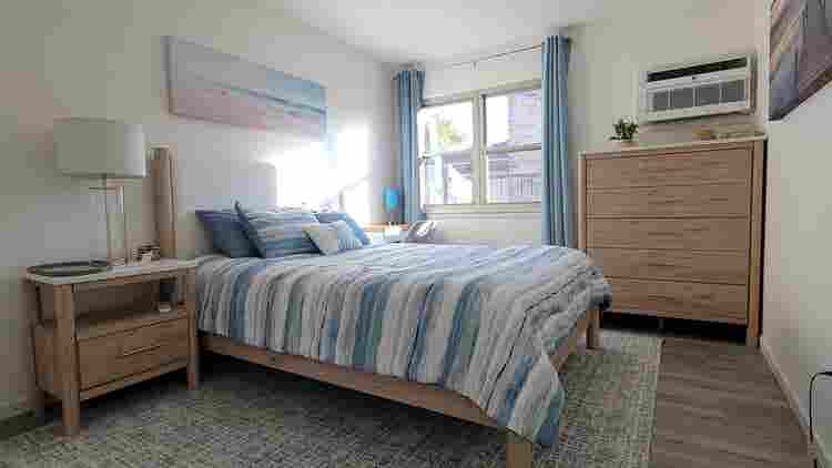 Furnished Room + Bath w Free Utils