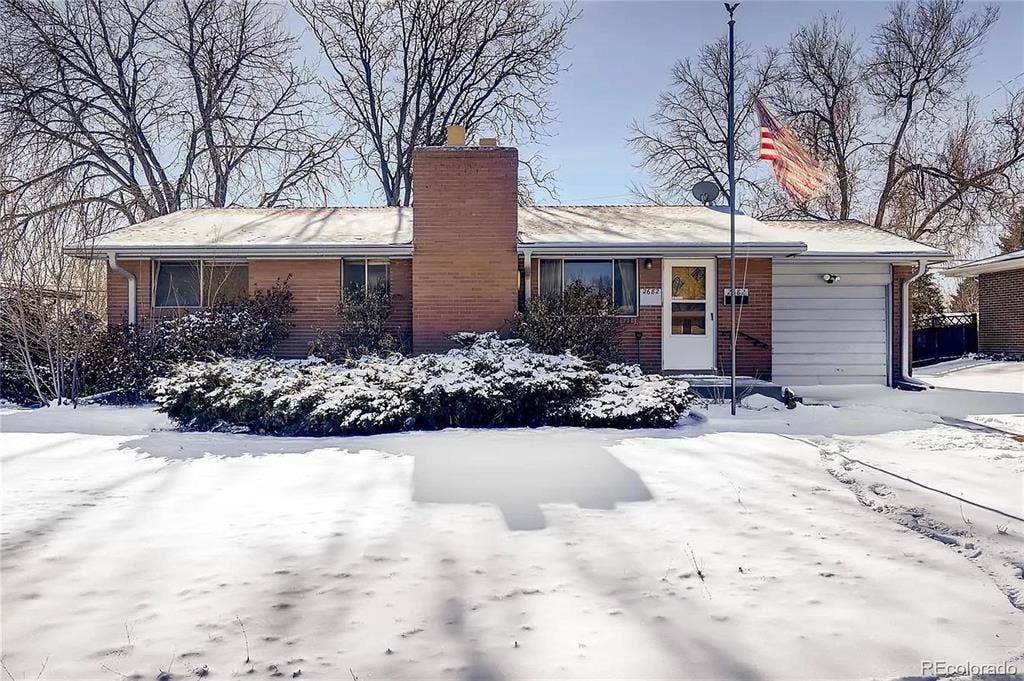Private Basement Room Available!
