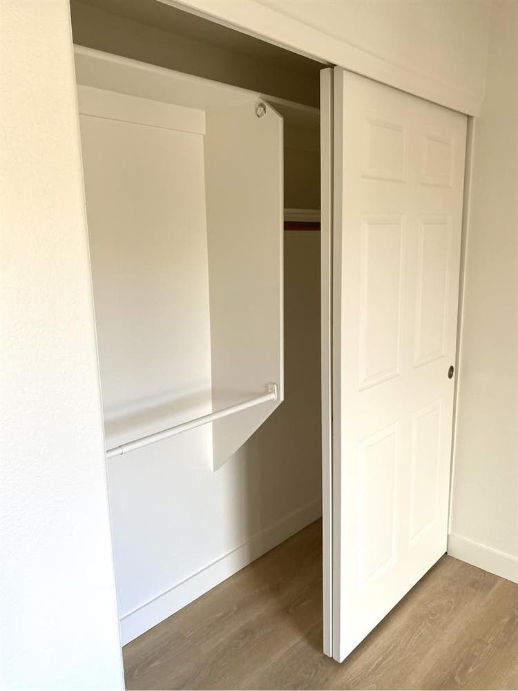 Looking for female roommate