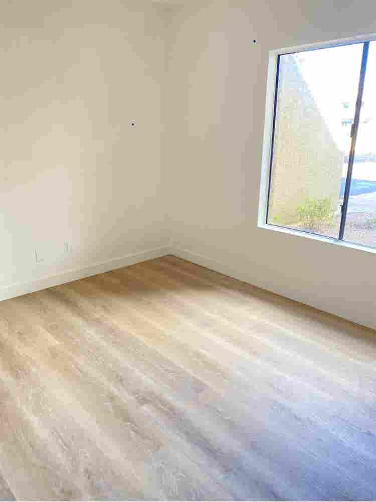 Looking for female roommate