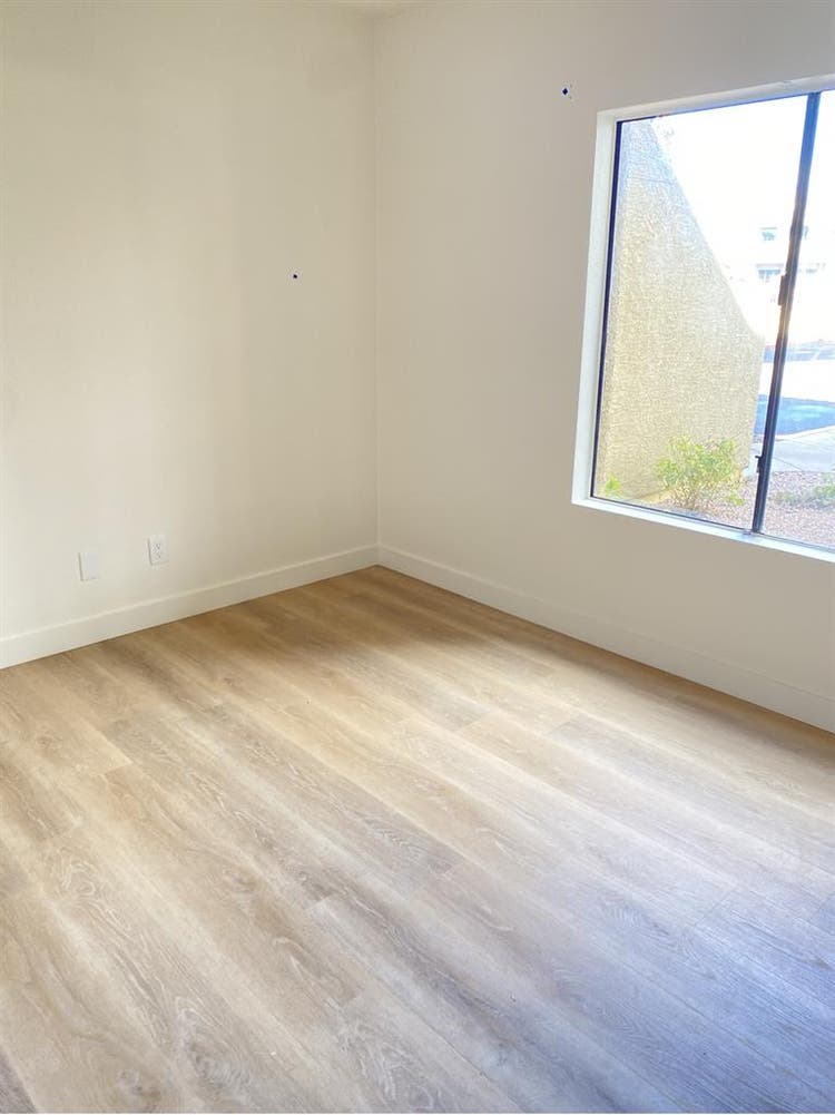 Looking for female roommate