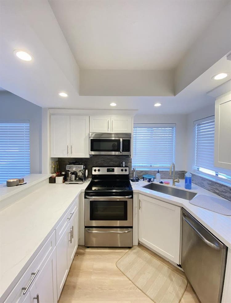 Looking for female roommate
