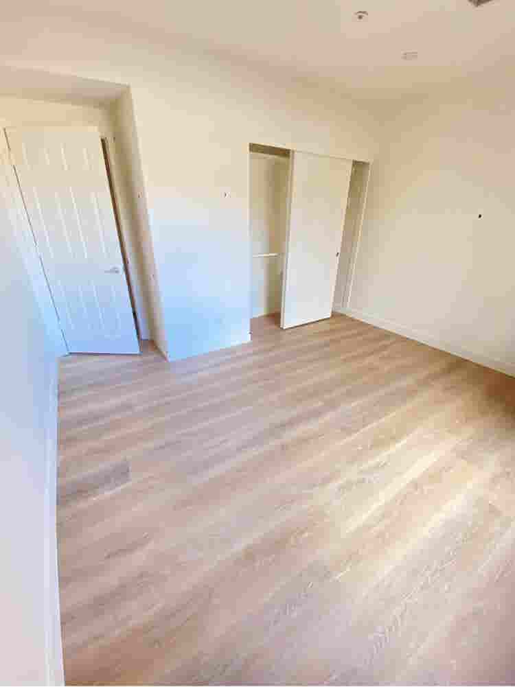 Looking for female roommate