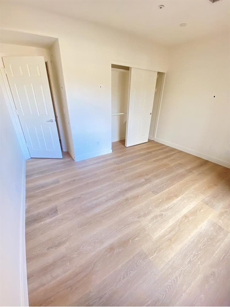Looking for female roommate