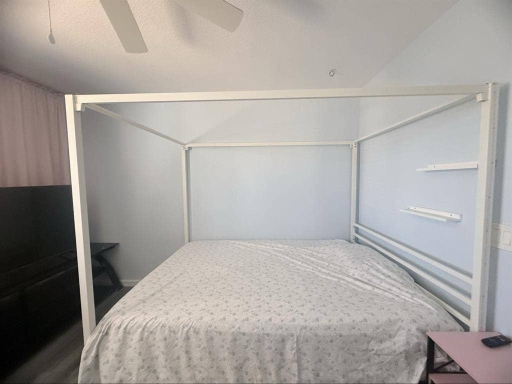 Furnished Queen room for rent