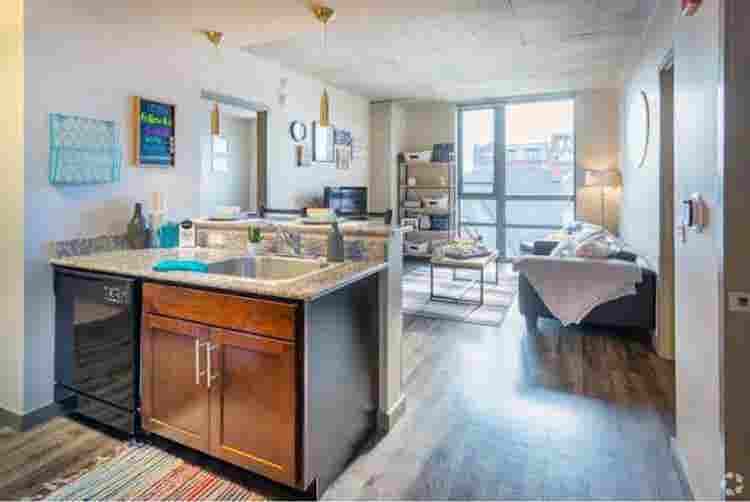 Nice apartment looking for rooomies