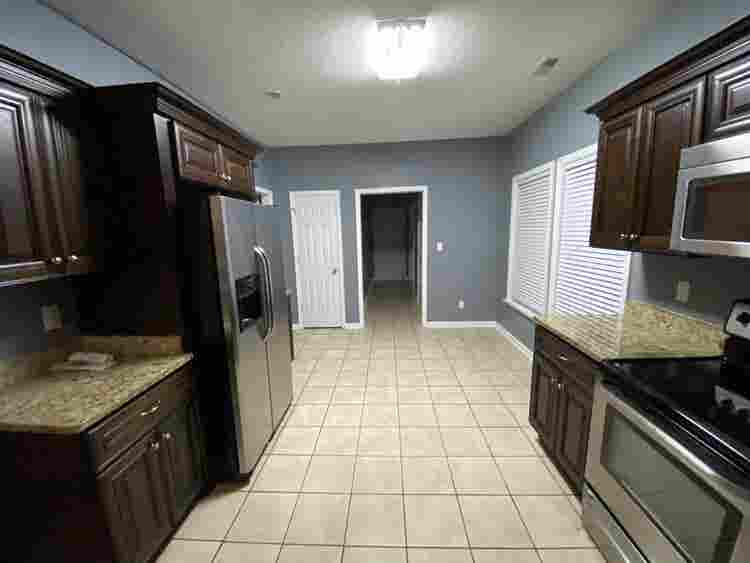 Room w/ shared Bathroomm
