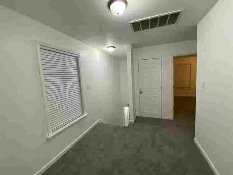 Room w/ shared Bathroomm