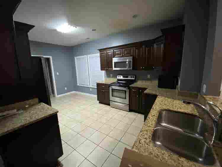 Room w/ shared Bathroomm