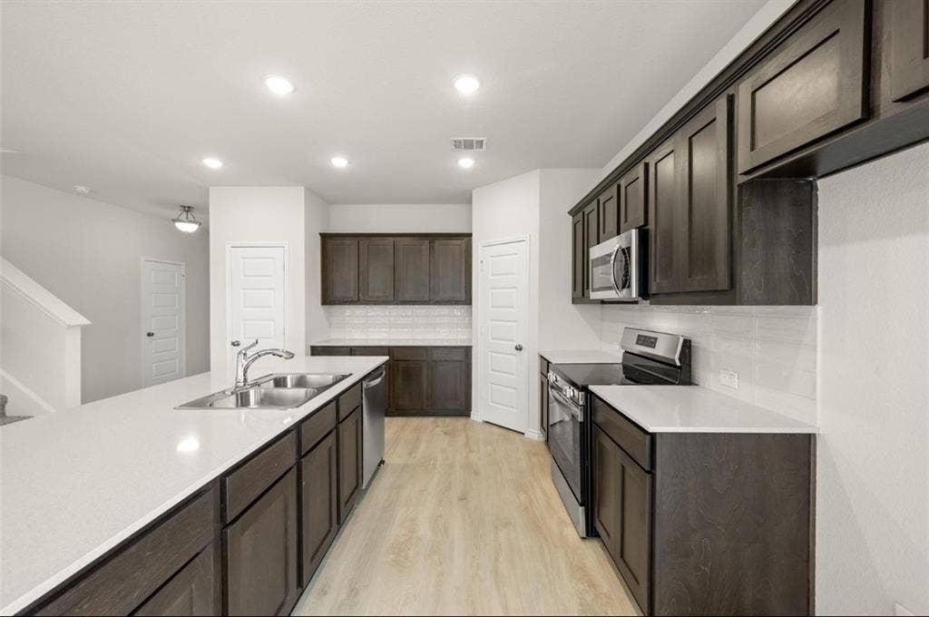 Furnished Rooms in Luxury Home UNT