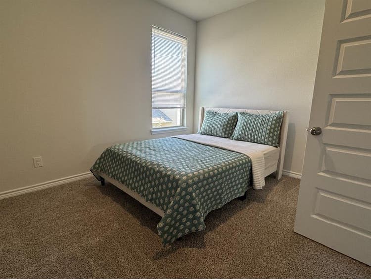 Furnished Rooms in Luxury Home UNT