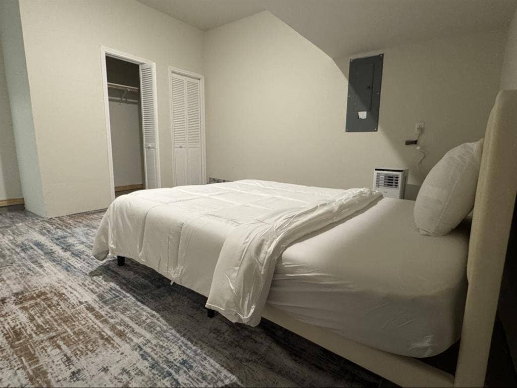 Furnished Rooms in Luxury Home UNT