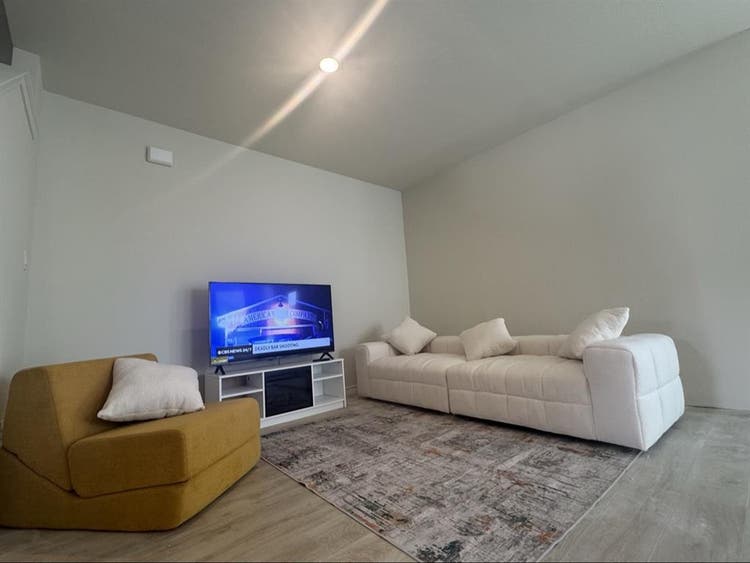 Furnished Rooms in Luxury Home UNT