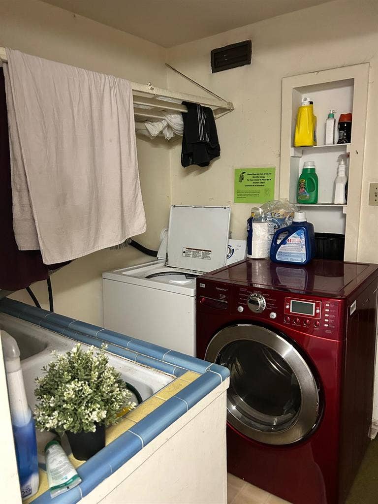 Room avail now-  mins from DT