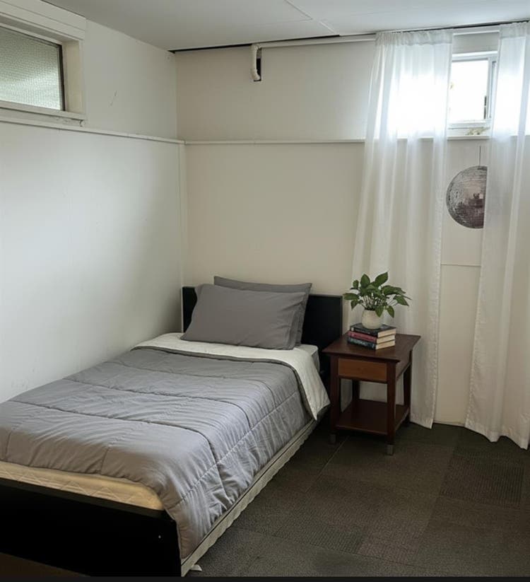 Room avail now-  mins from DT