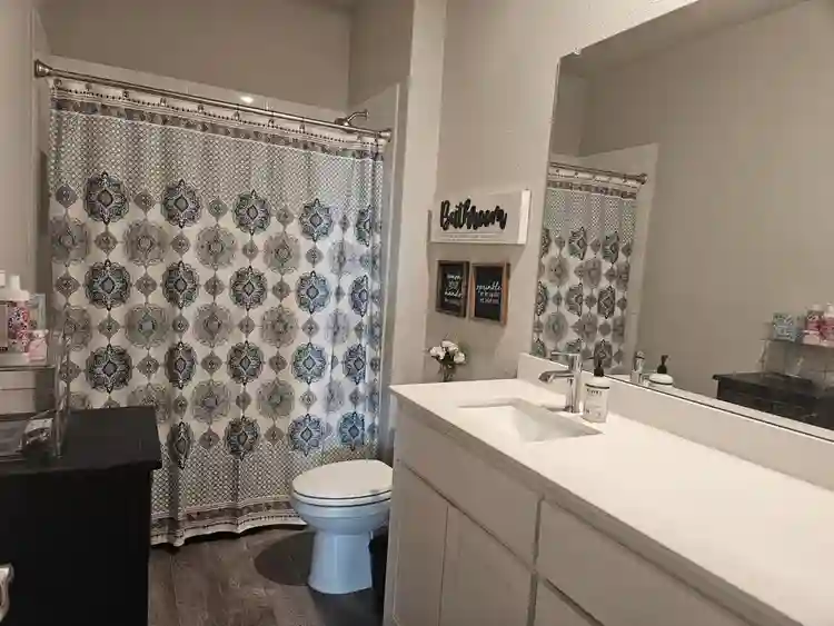 3 furnished bedrooms w/private bath