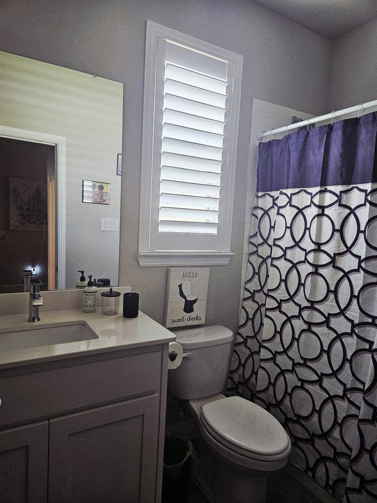 3 furnished bedrooms w/private bath