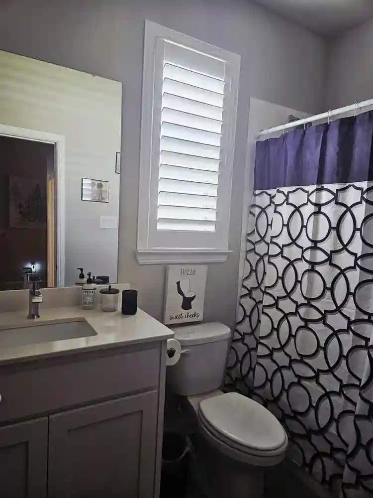 3 furnished bedrooms w/private bath