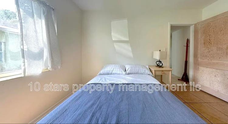 LOOKING FOR ROOMATE ASAP