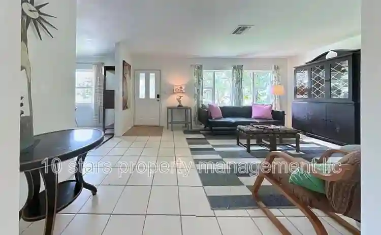 LOOKING FOR ROOMATE ASAP ORLANDO