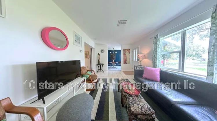 LOOKING FOR ROOMATE ASAP