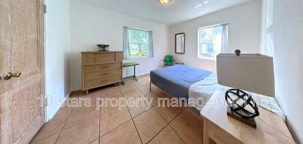 LOOKING FOR ROOMATE ASAP