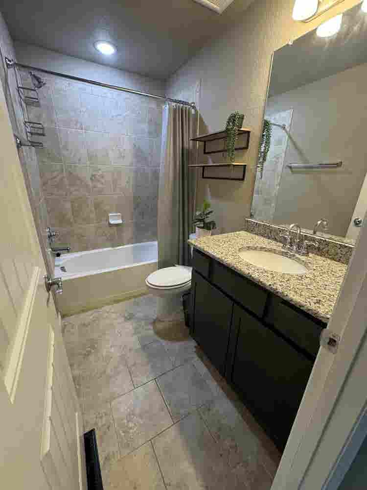 2 furnished bedrooms and bathroom