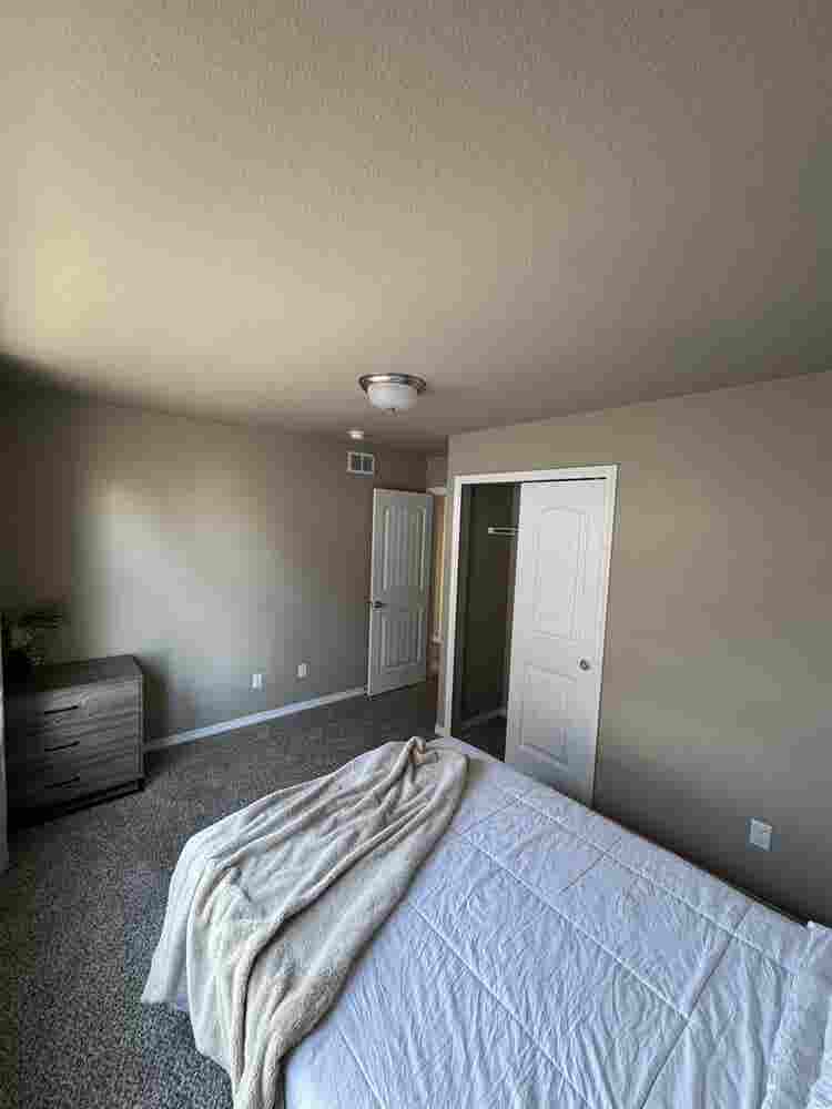 2 furnished bedrooms and bathroom