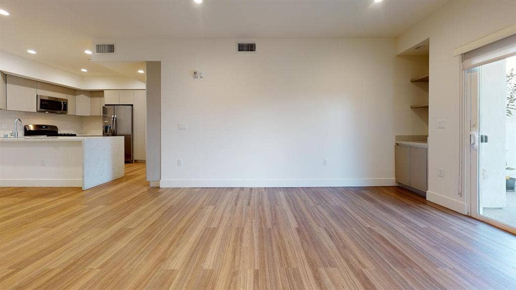 1 BR in Los Angeles