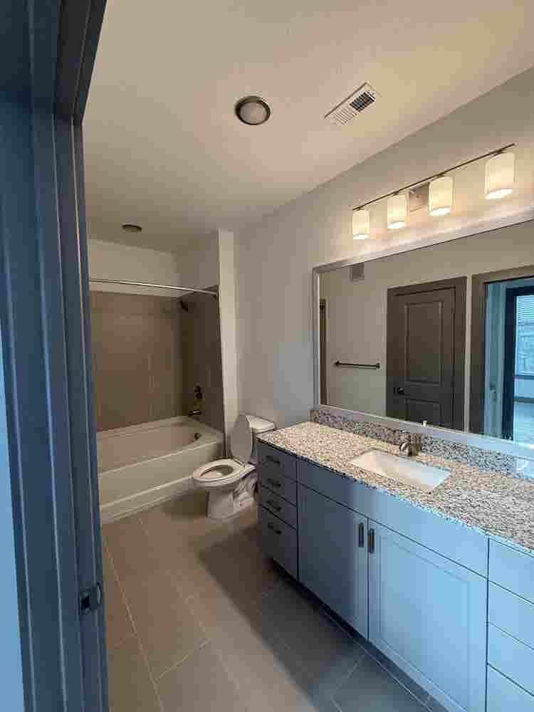 Luxury Modern 1-Bedroom Apartment