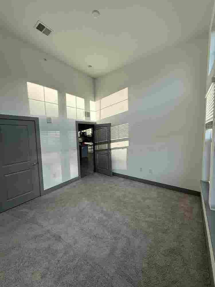 Luxury Modern 1-Bedroom Apartment