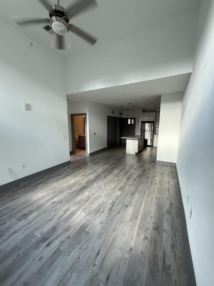 Luxury Modern 1-Bedroom Apartment