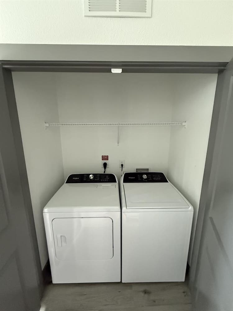 Luxury Modern 1-Bedroom Apartment