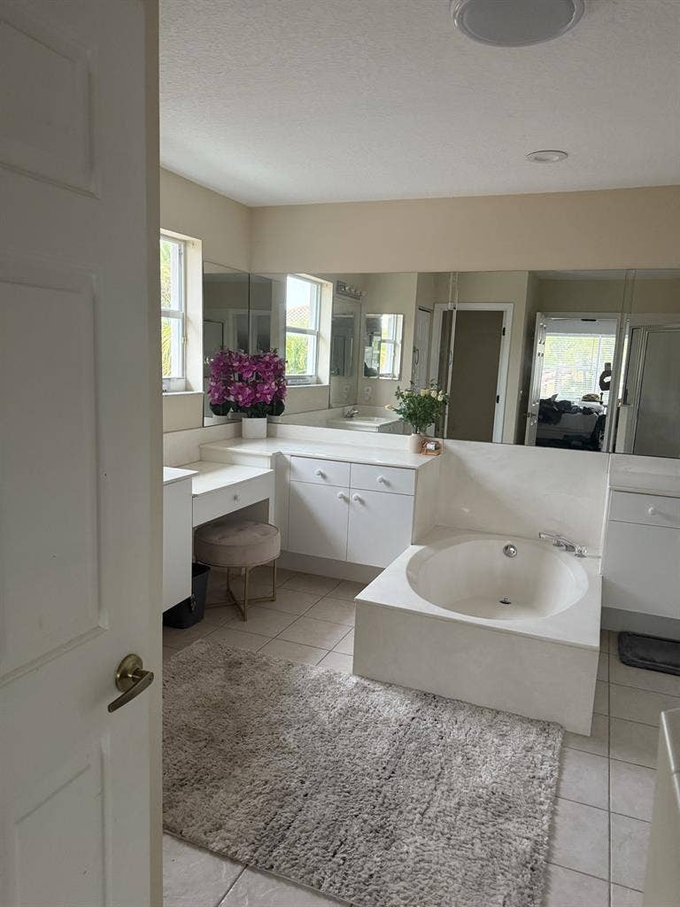 Master suite for rent