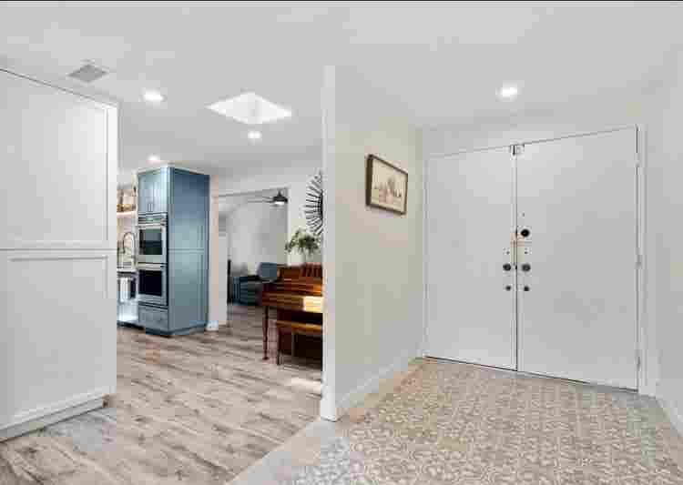 Individual Room w/ Shared Bathroom