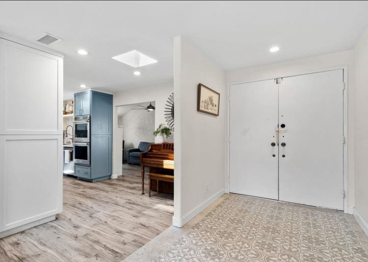 Individual Room w/ Shared Bathroom