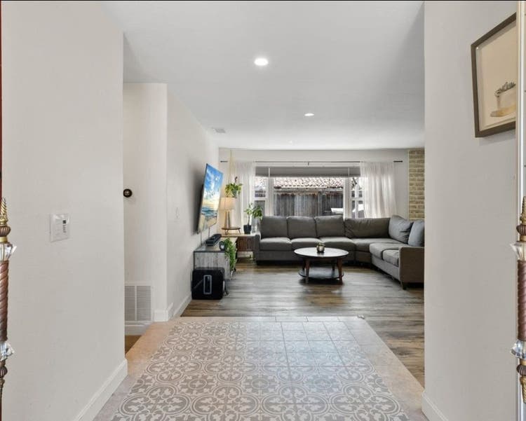 Individual Room w/ Shared Bathroom