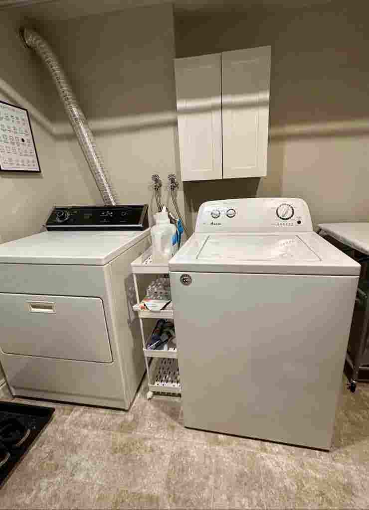 Room. Utilities, internet, parking