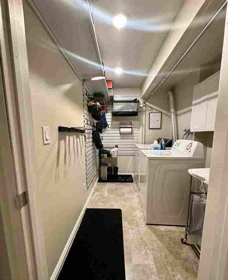 Room. Utilities, internet, parking