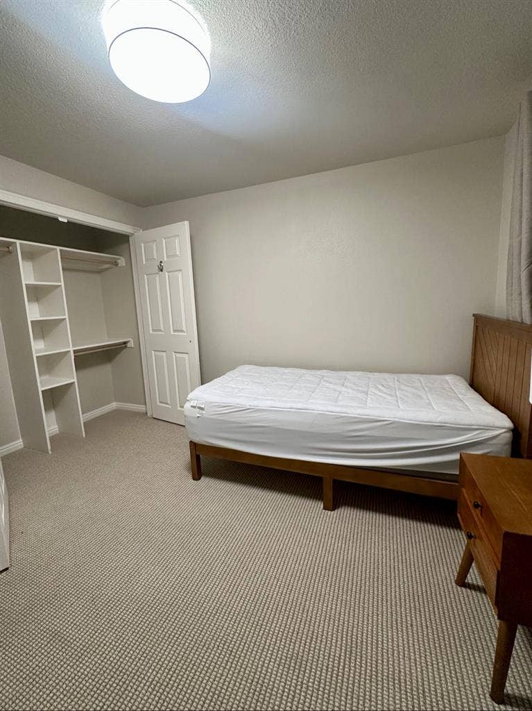Room. Utilities, internet, parking