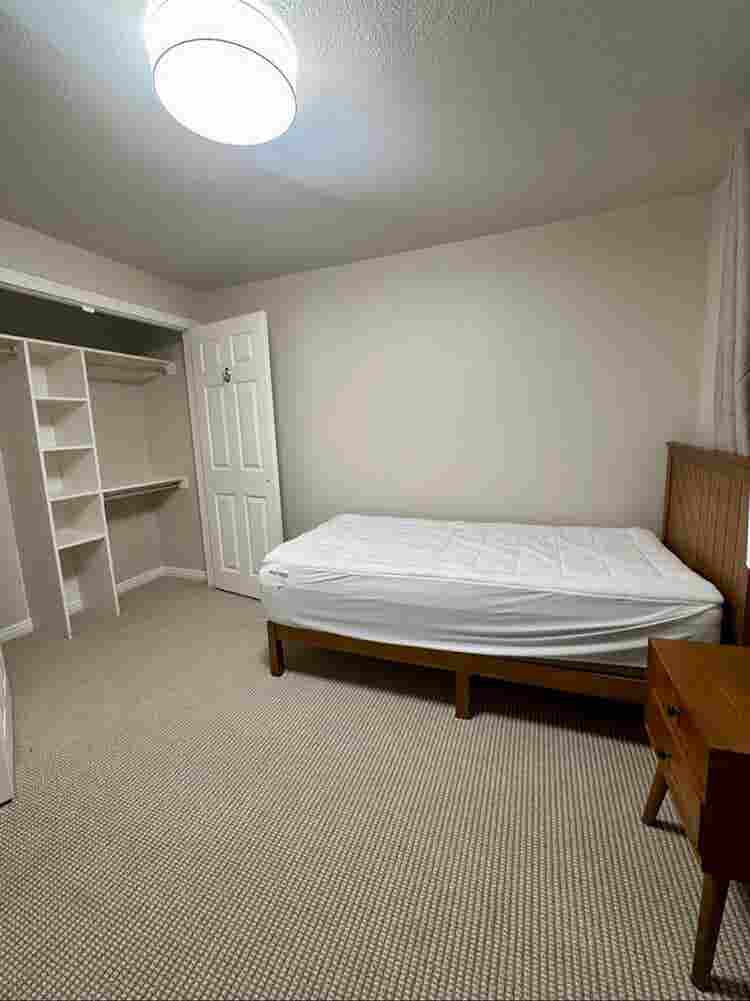 Room. Utilities, internet, parking