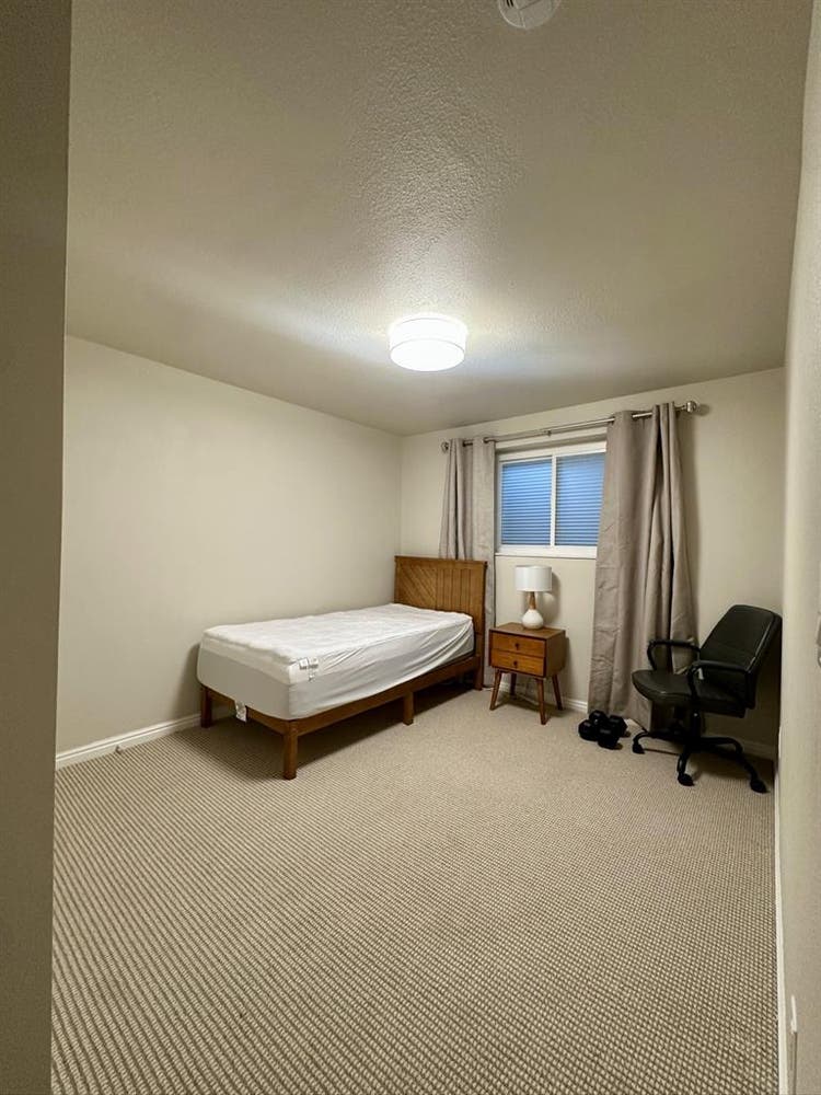 Room. Utilities, internet, parking