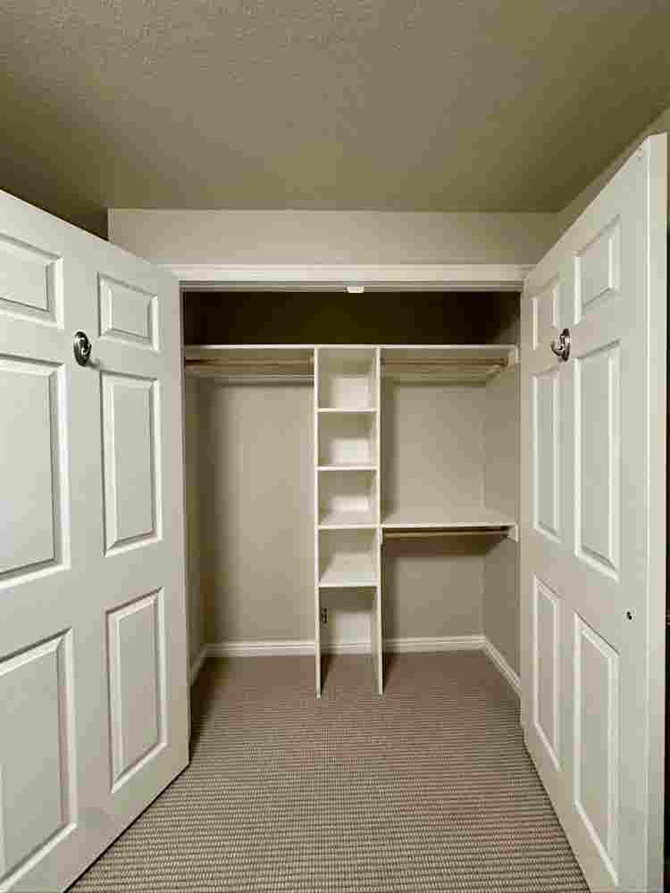 Room. Utilities, internet, parking